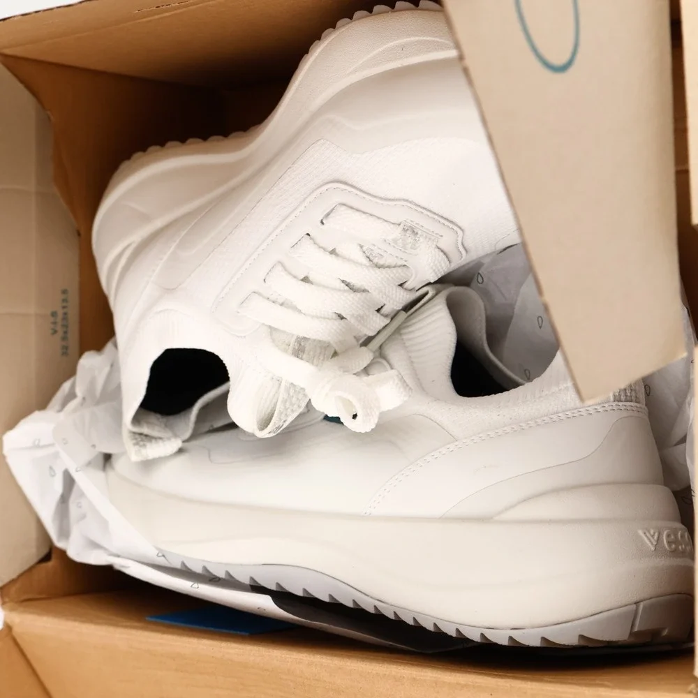 Vessi Women Stormburst Low Top Sneaker Boot Size 8 Waterproof White Lace Up Shoe
